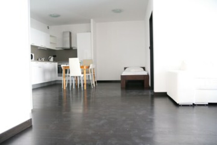 Room 85 of 275