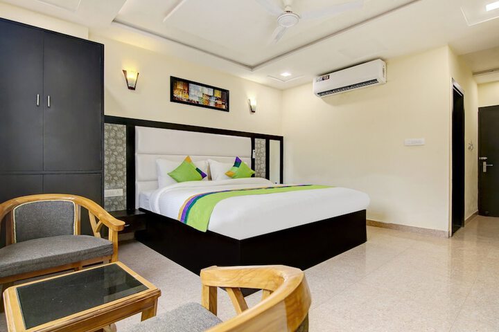 Room 10 of 21
