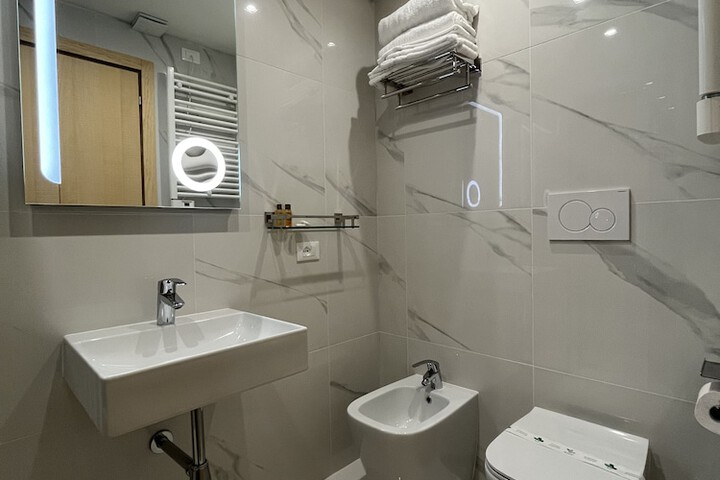 Room 48 of 92