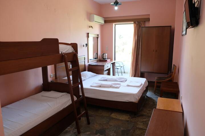 Room 4 of 12