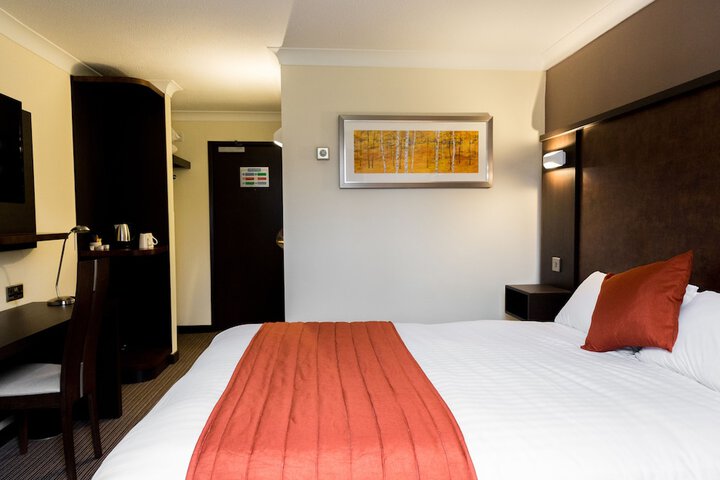 Room 3 of 74