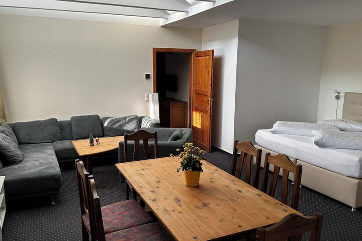 Room 28 of 81