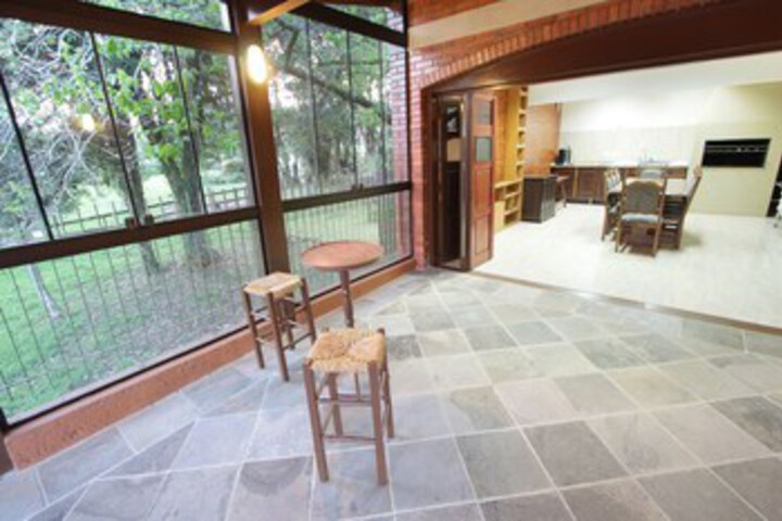 Room 9 of 29