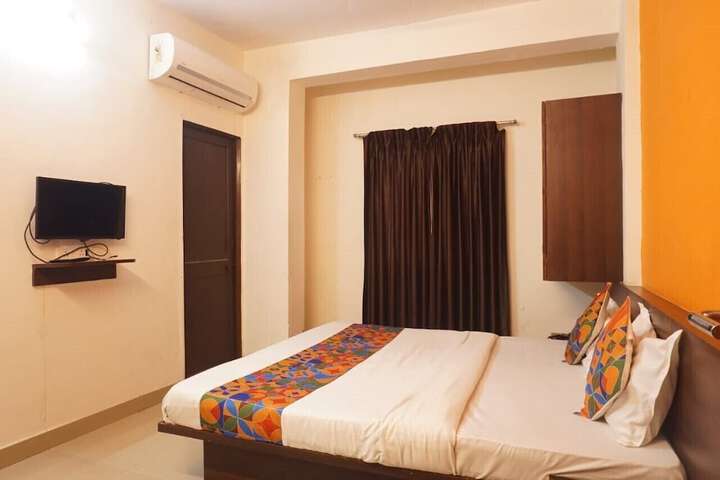 Room 6 of 15