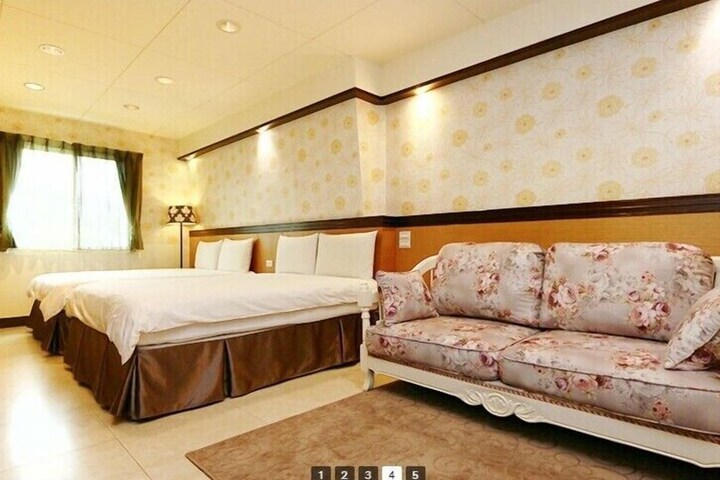 Room 10 of 25