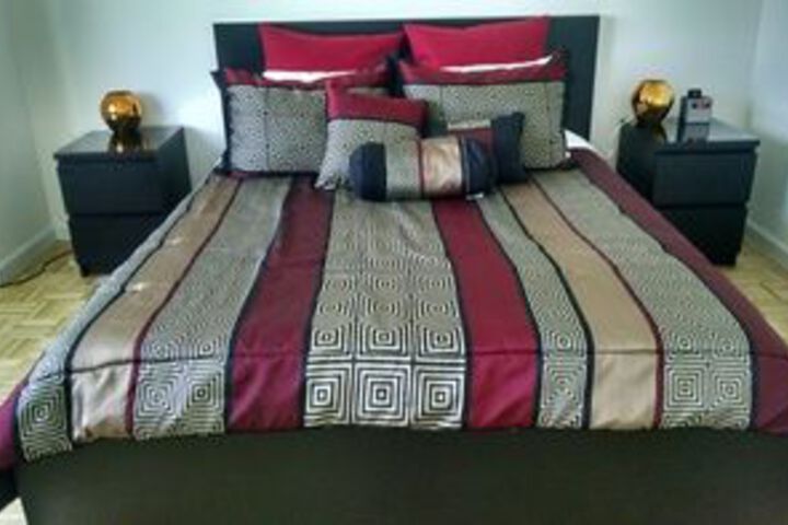 Room 6 of 12