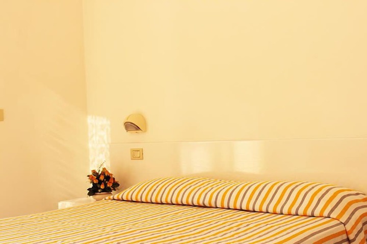 Room 6 of 17