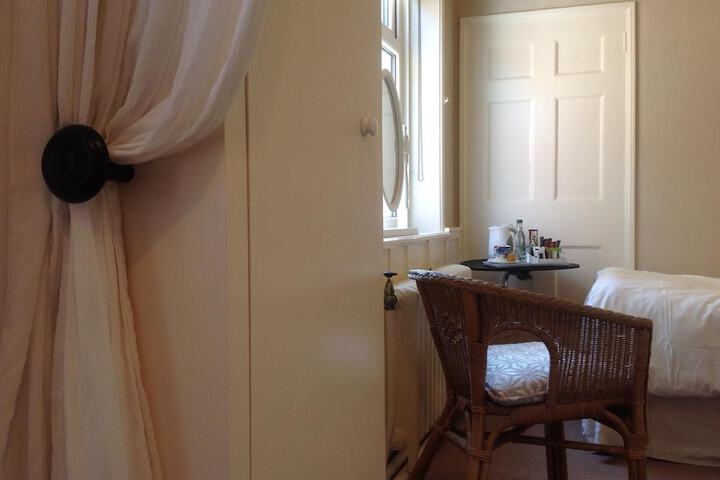 Room 11 of 36