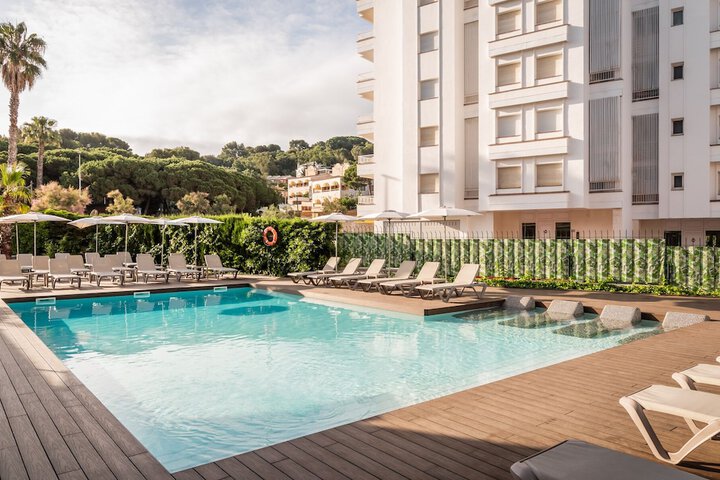 Hotel with Pool