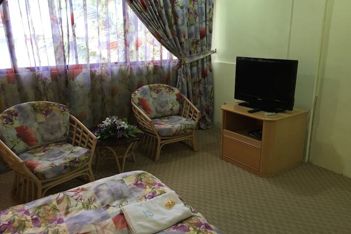 Room 13 of 36