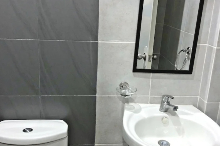 Room 10 of 13