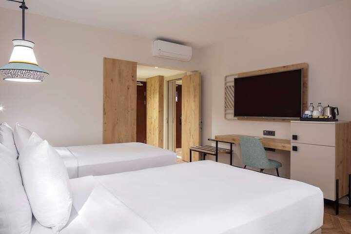 Room 15 of 167