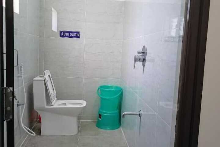 Room 8 of 12