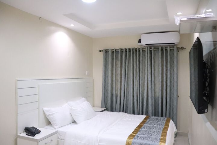 Room 8 of 31