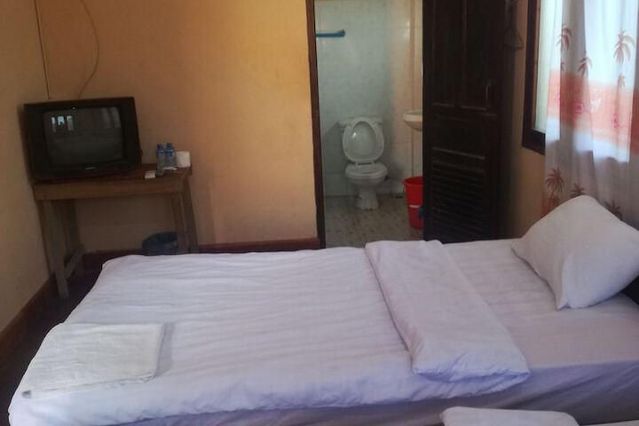 Room 5 of 13