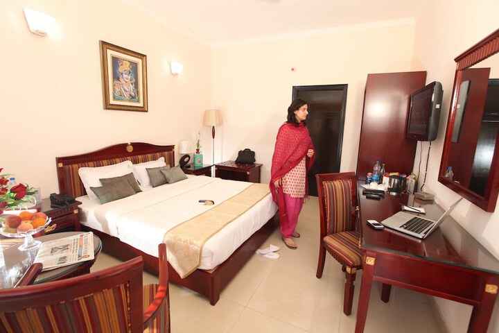 Room 4 of 37