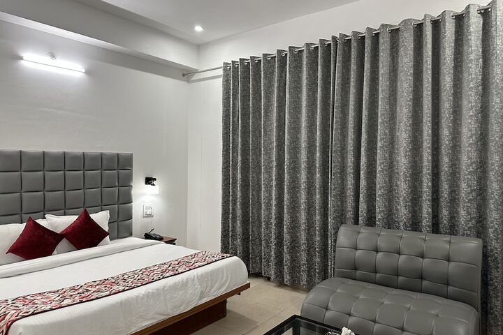 Room 5 of 15