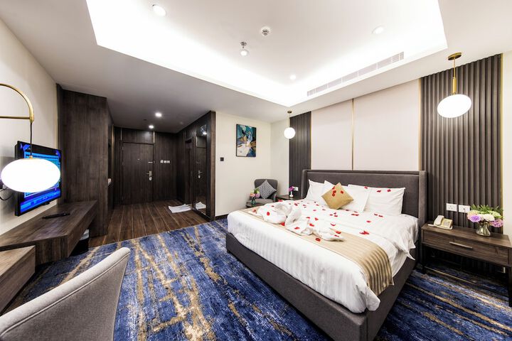Room 17 of 36
