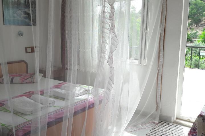 Room 9 of 40