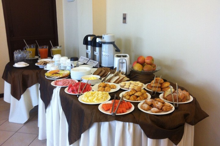 Breakfast/Coffee Service 22 of 33