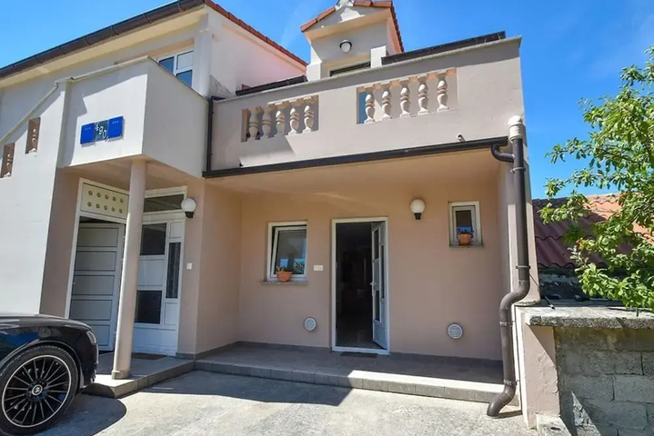 Lidija Family Friendly & Close to the sea C3