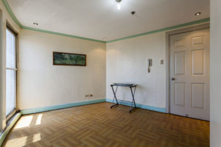 Room 9 of 25