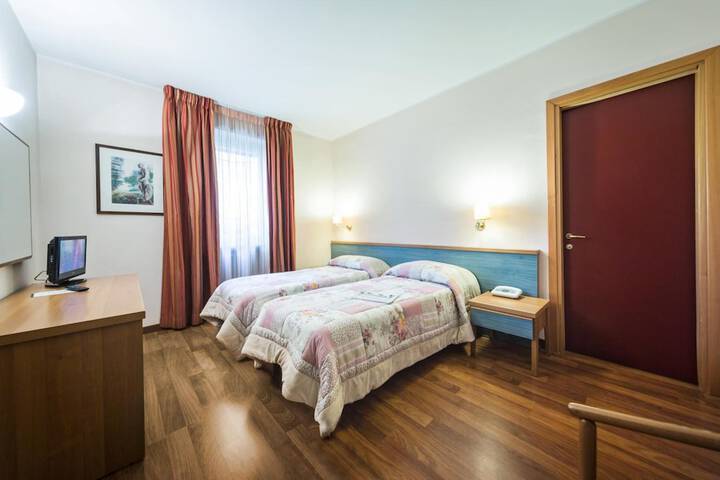 Room 14 of 37
