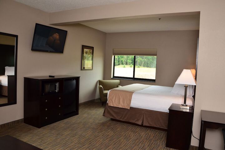 1 King Bed (7 of 9)