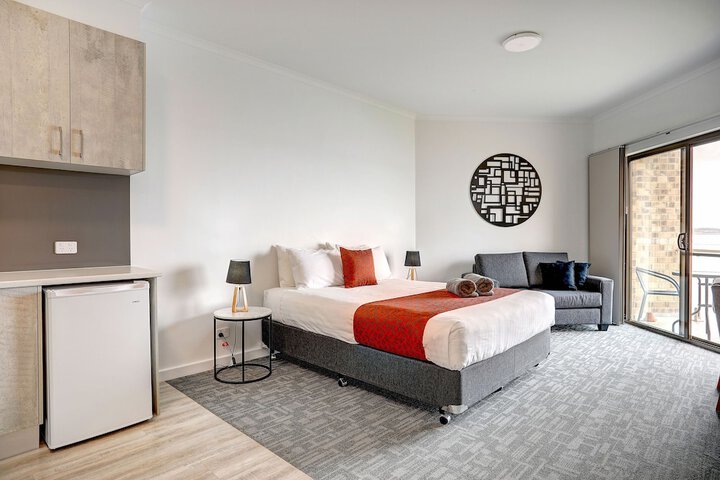 Room 9 of 80