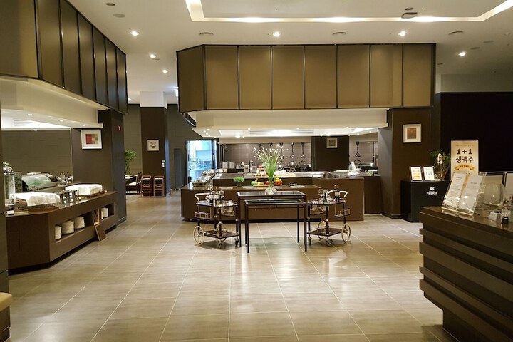 Dining Photos