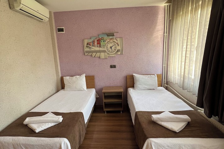 Room 4 of 38
