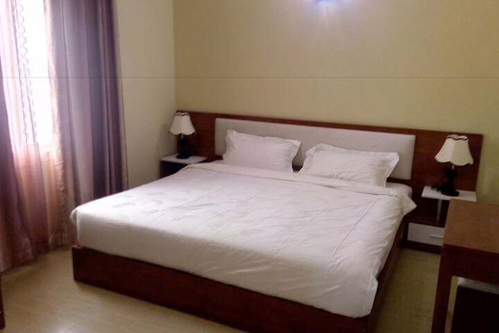 Room 13 of 100