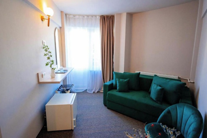 Room 18 of 28