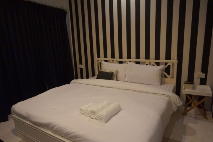Room 9 of 52