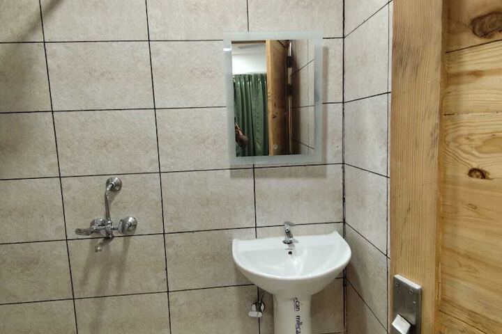 Room 16 of 30