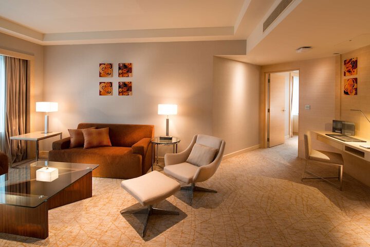 Room 28 of 102