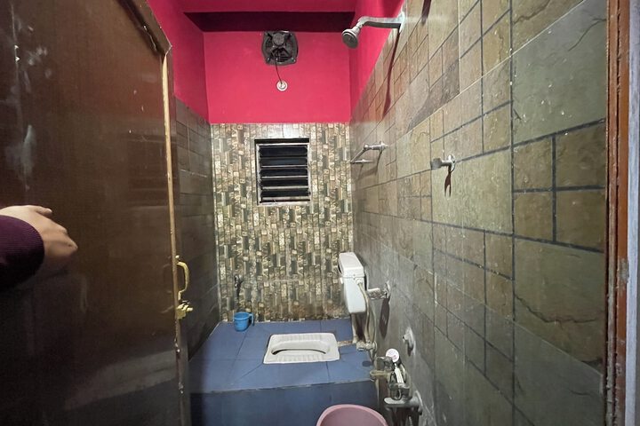 Room 28 of 43