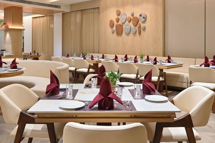 Dining 42 of 72