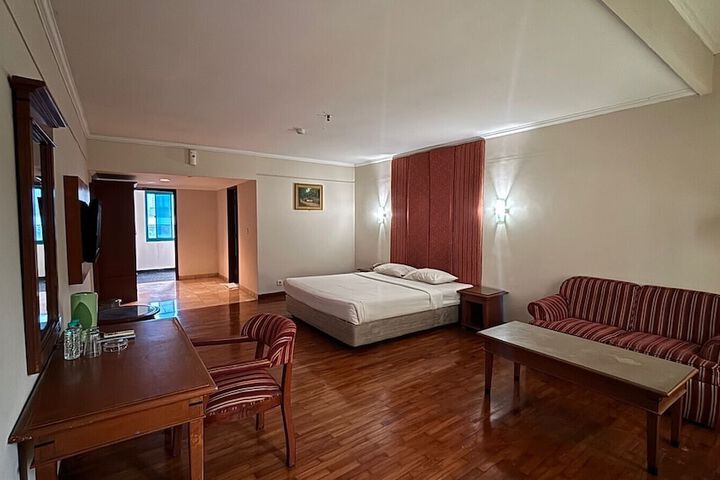 Room 9 of 20