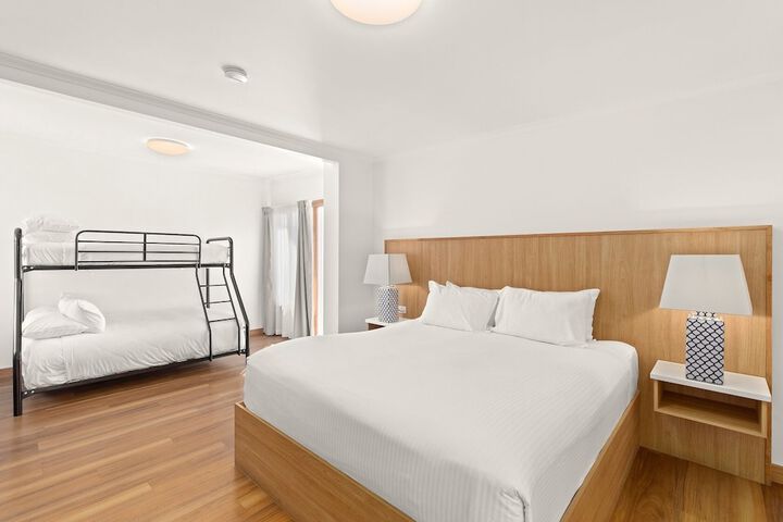Room 3 of 103