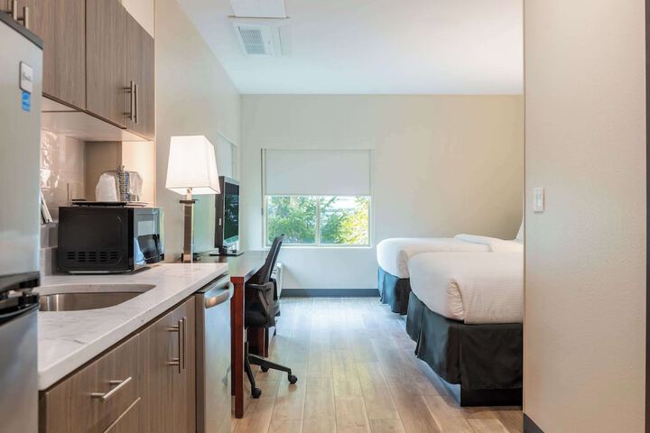 Suite 2 Queen Beds (14 of 21)
