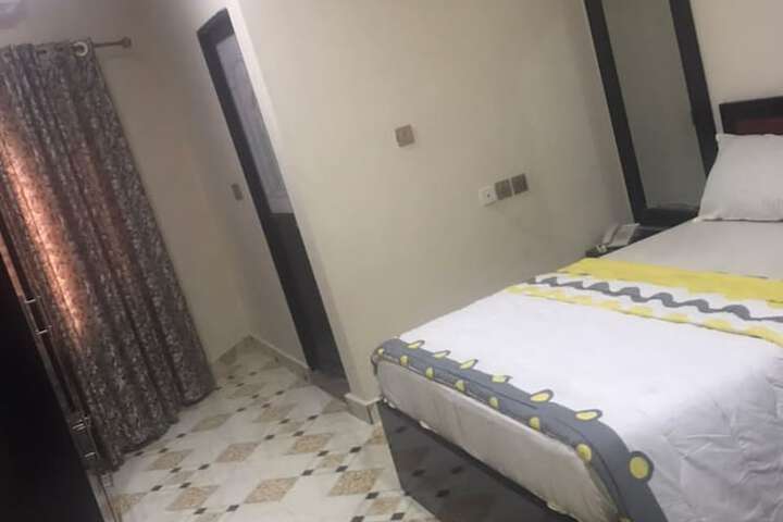 Room 13 of 28