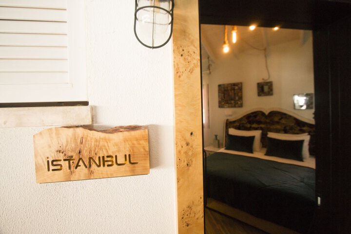 Room 9 of 37