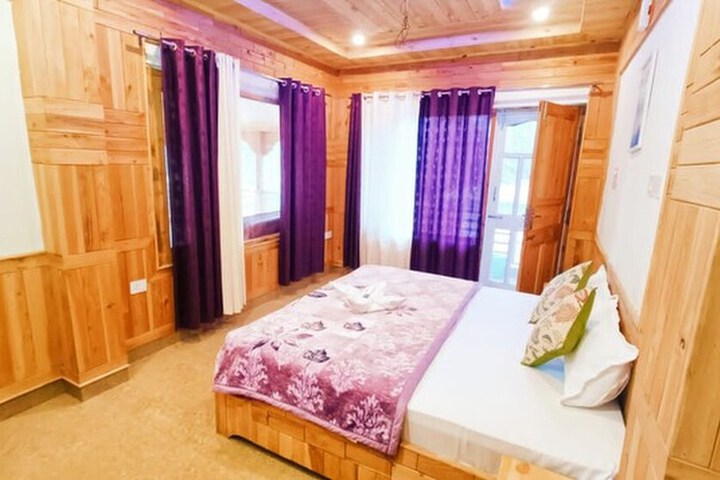 Room 6 of 14