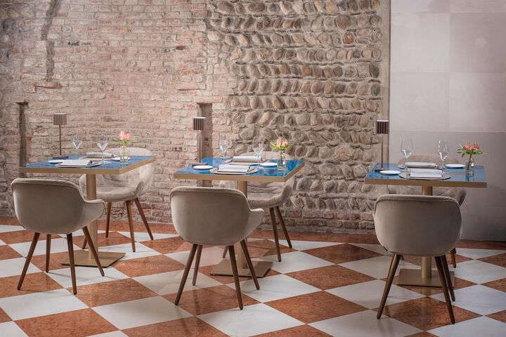 Dining 70 of 79
