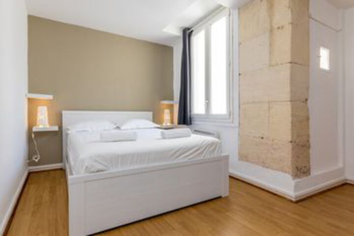 Room 4 of 18