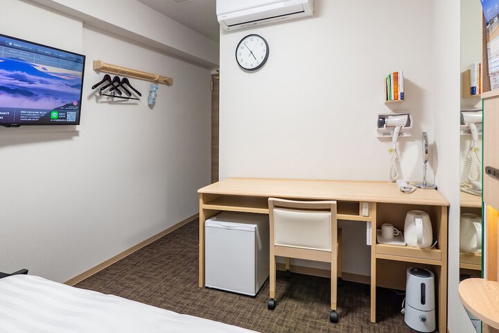 Room 13 of 34