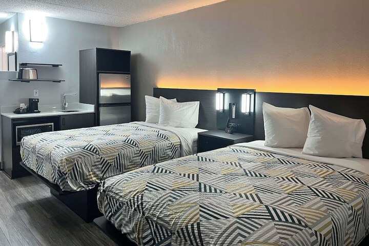 Room 5 of 10