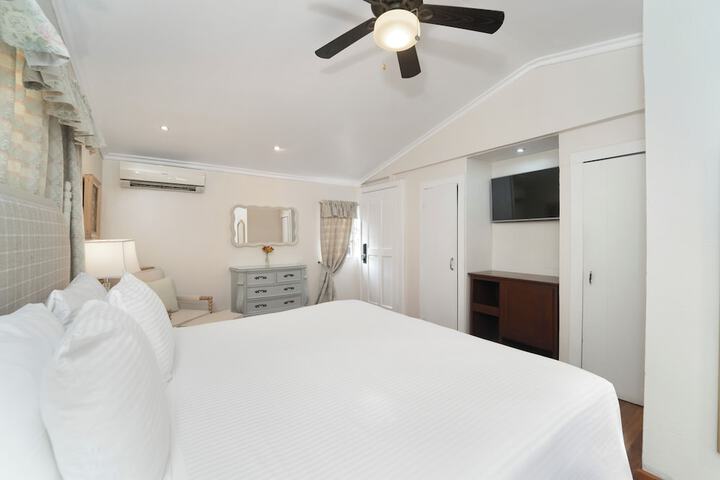Room 40 of 161