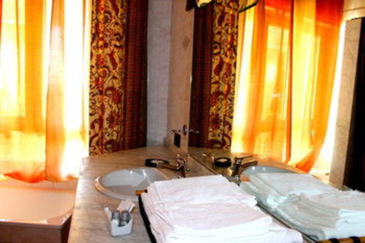 Room 32 of 191